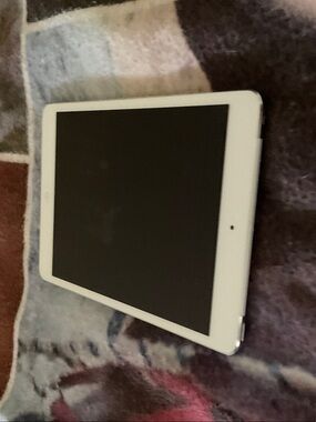 10-inch White Touchscreen Tablet - Unbranded